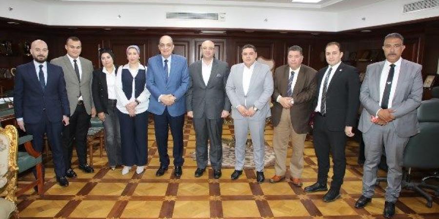 محافظ بني سويف يناقش مع وفد برلماني وحزبي آليات التعاون لدعم قطاع المشروعات - الكويت الاخباري