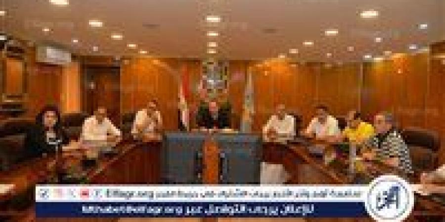 محافظ أسيوط يعقد اجتماعًا مع مسئولي الجمعيات الأهلية لبحث آليات دعم الأسر الأكثر احتياجًا - الكويت الاخباري