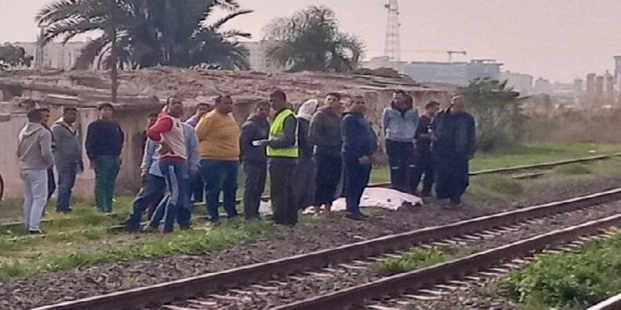 تفاصيل العثور على «جثة» أعلى شريط السكة الحديد بالعياط - الكويت الاخباري
