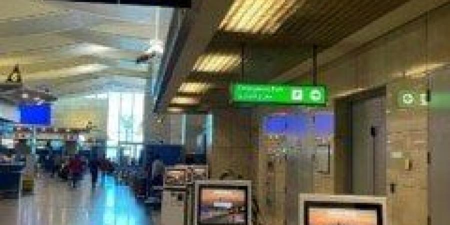 لتوفير الوقت والحد من التكدس.. 25 جهاز لإنهاء إجراءات السفر ذاتيا بمطار القاهرة الدولي - الكويت الاخباري
