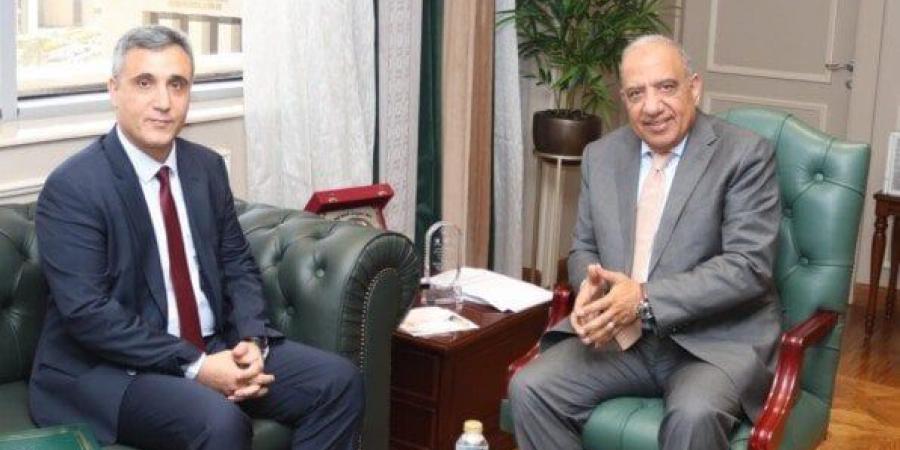 وزير الكهرباء يبحث سبل دعم وتعزيز فرص التعاون والشراكة والاستثمار مع الجزائر - الكويت الاخباري