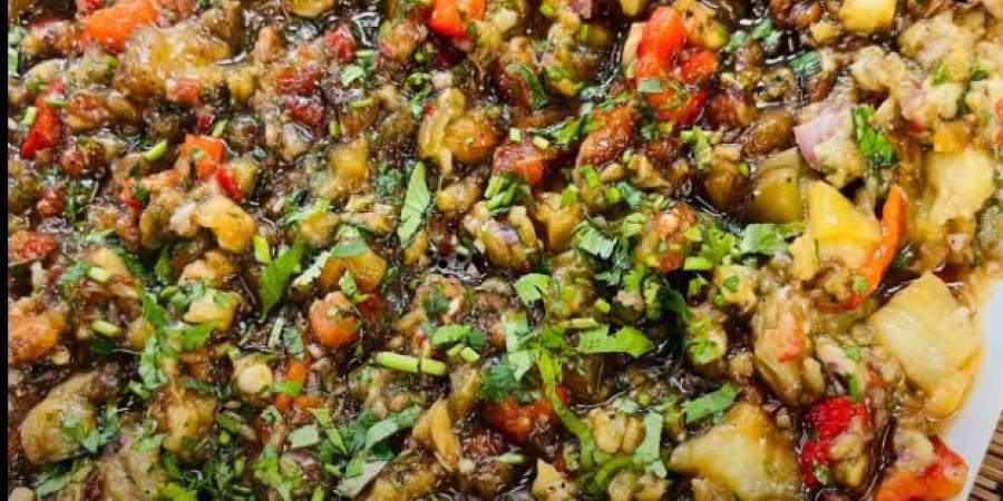بأسهل الخطوات .. طريقة عمل سلطة الباذنجان المشوي - الكويت الاخباري