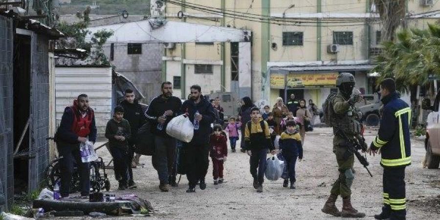 مستوطنون يحرقون منازل فلسطينيين في بروقين تحت حماية الجيش الإسرائيلي - الكويت الاخباري
