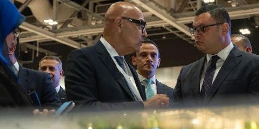 وزير الإسكان يختتم مشاركته بمعرض عُمان العقاري 2025 ويشيد بمشروع «وادي زها» - الكويت الاخباري