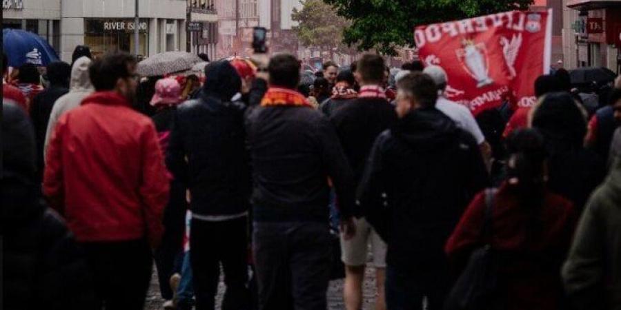 سيارة مجهولة تدهس جماهير ليفربول أثناء الاحتفال بلقب الدوري «فيديو» - الكويت الاخباري