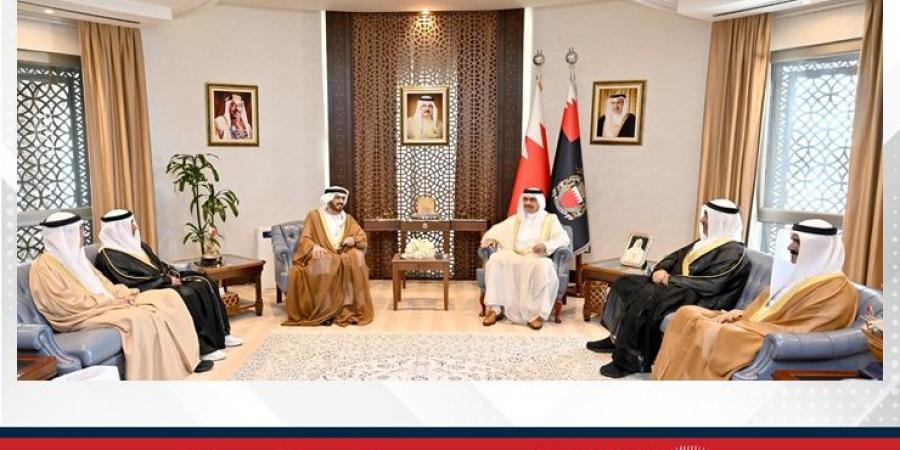 وزير الداخلية يستقبل نائب رئيس مجلس أمناء مركز الإمارات للدراسات ويشيد بدور المراكز البحثية وما تقدمه من دراسات متميزة - الكويت الاخباري
