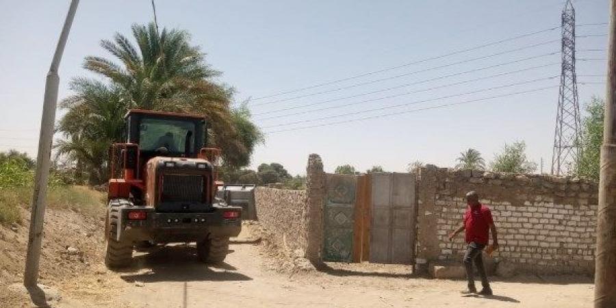 إطلاق حملة مكبرة لإزالة حالتى تعد على أرض زراعية بالزينية في الأقصر - الكويت الاخباري