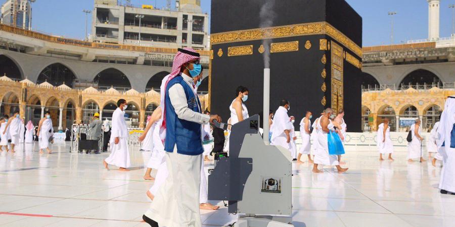 حكم الكلام في الهاتف المحمول أثناء الطواف.. دار الإفتاء تجيب - الكويت الاخباري