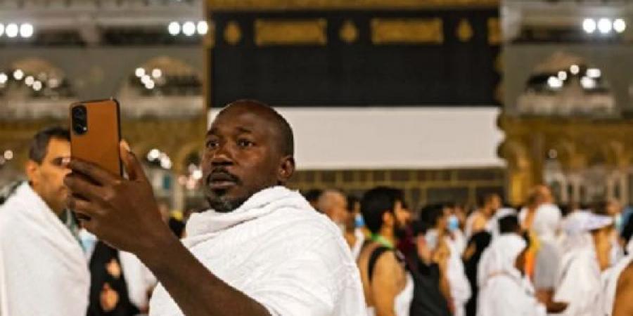 هل تصوير الشخص لنفسه أثناء أداء مناسك الحج حرام؟ - الكويت الاخباري