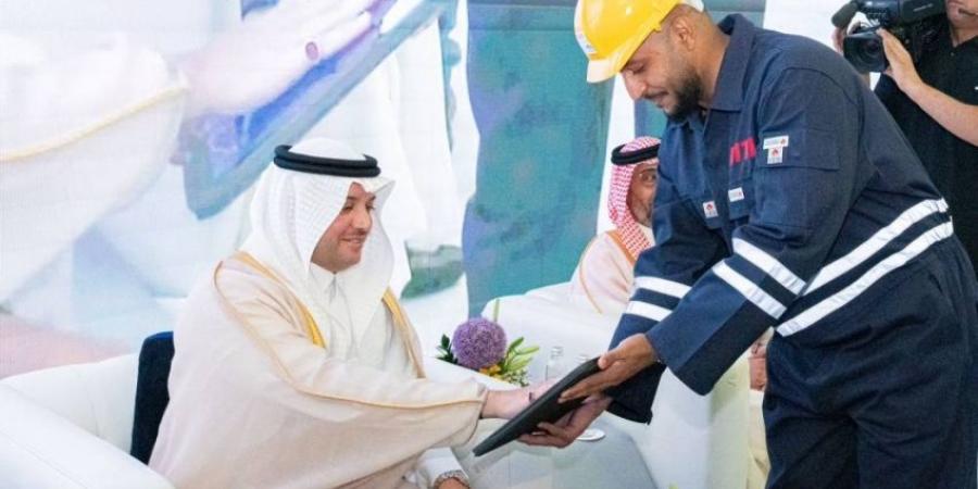 محافظ الأحساء يرعى حفل تخريج 1400 متدرب ومتدربة في مجالي الصناعة والطاقة - الكويت الاخباري