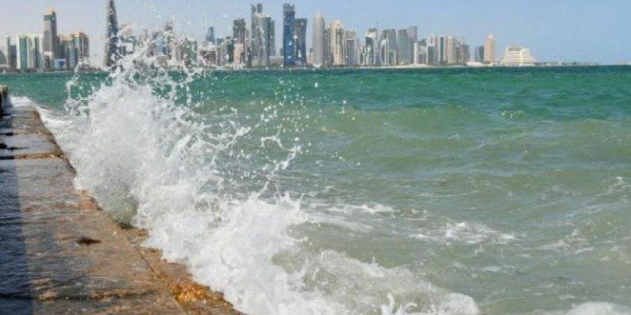 الأرصاد الجوية القطرية تحذر من رياح قوية وأمواج عالية في عرض البحر الليلة - الكويت الاخباري