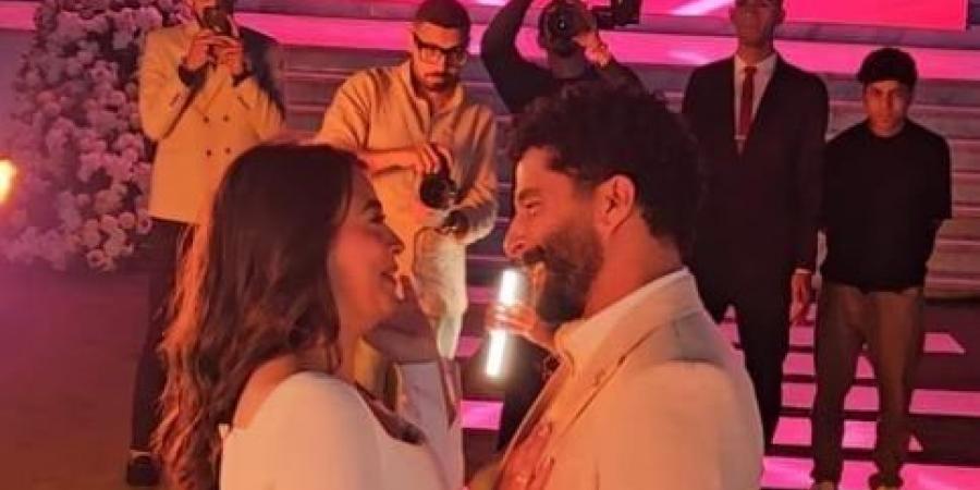 مصطفى منصور وهايدي رفعت يحتفلان بخطوبتهما وسط حضور الأهل - الكويت الاخباري