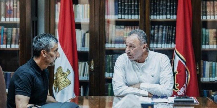 الخطيب يجتمع مع الجهاز الفني الجديد لفريق الكرة بالأهلي - الكويت الاخباري