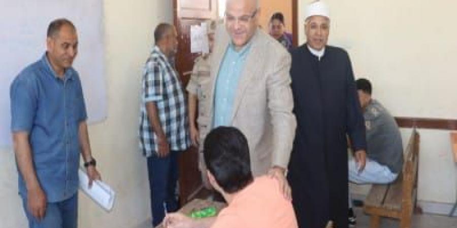 محافظ القليوبية يتفقد امتحانات الثانوية الازهرية فى يومها الأول - الكويت الاخباري