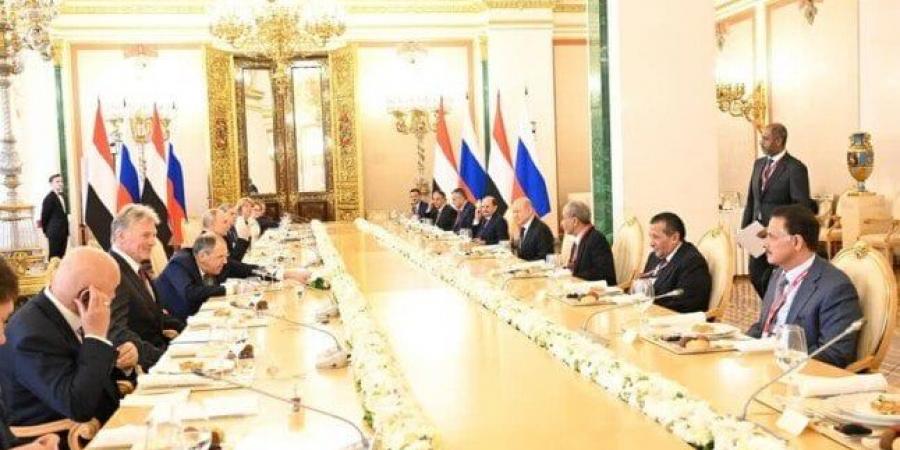 الرئيس بوتين يقيم مأدبة غداء على شرف رئيس مجلس القيادة الرئاسي اليمني - الكويت الاخباري