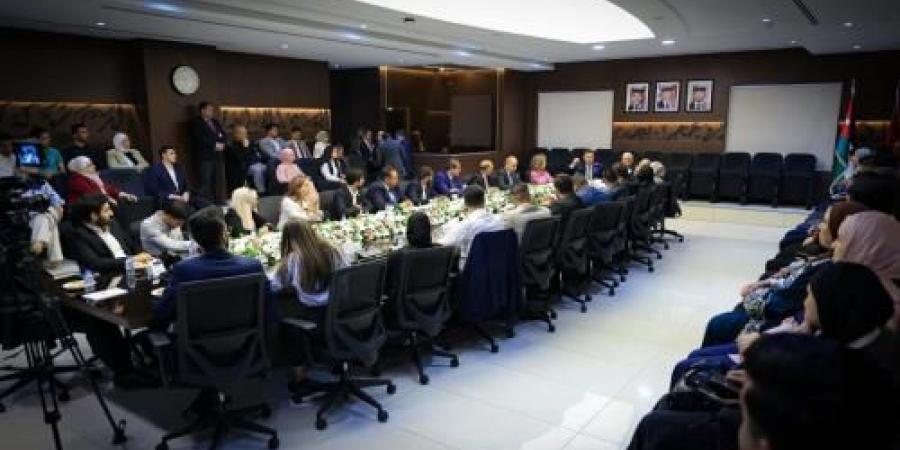 الصفدي من "الشرق الأوسط" يدعو إلى خلوة لرؤساء البرلمانات والاتحادات الطلابية كمبادرة يتبناها مجلس النواب - الكويت الاخباري