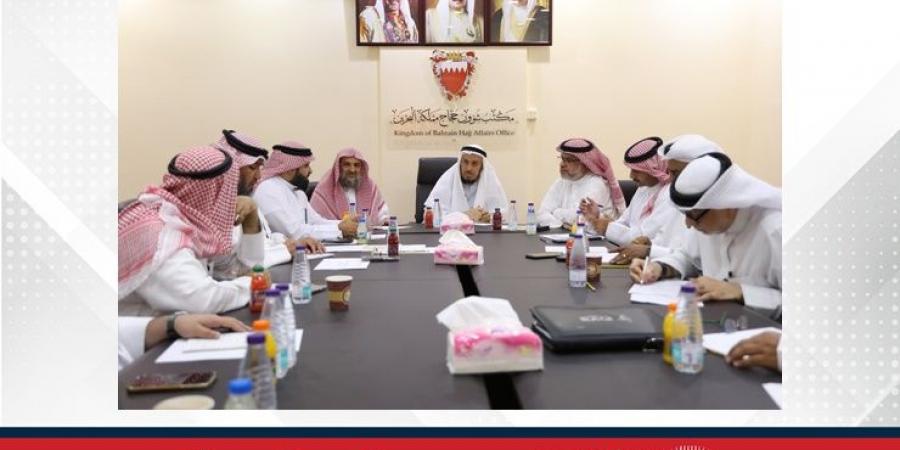 رئيس بعثة مملكة البحرين للحج يجتمع مع رؤساء اللجان ويتفقد جاهزيتها لخدمة الحجاج - الكويت الاخباري