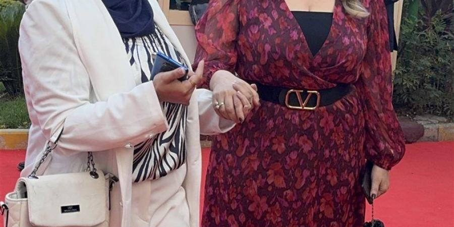 لحظة وصول هند عاكف في حفل ختام مهرجان القاهرة للسينما الفرنكوفونية - الكويت الاخباري