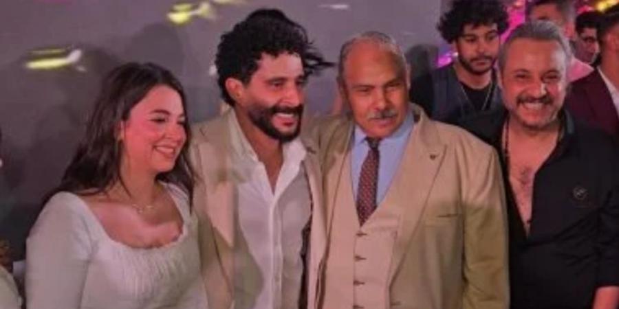 مصطفى منصور وهايدي رفعت يحتفلان بخطبتهما بحضور محمد كيلاني ورضوان - الكويت الاخباري