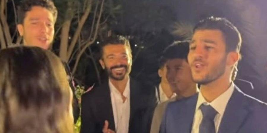 خالد النبوي يحتفل بخطبة ابنه على فتاة من خارج الوسط الفني - الكويت الاخباري