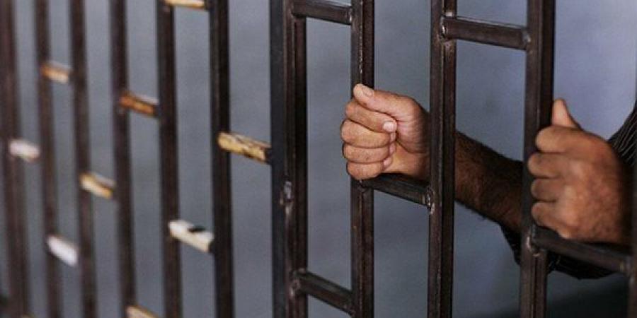الحبس والغرامة.. القانون يواجه جرائم إختلاس الموظفين بهذه العقوبة - الكويت الاخباري
