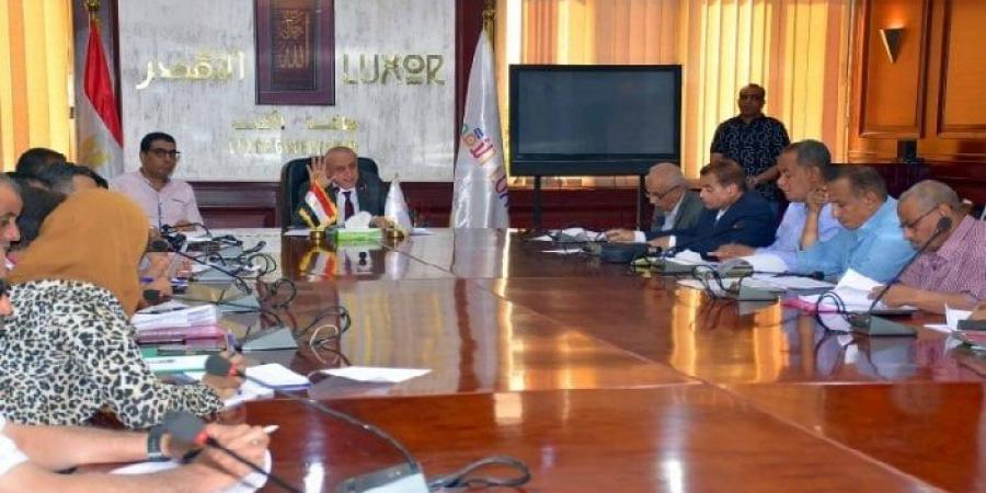 محافظ الأقصر يعقد اجتماعاً موسعاً لبحث مستجدات منظومة التصالح والتقنين - الكويت الاخباري