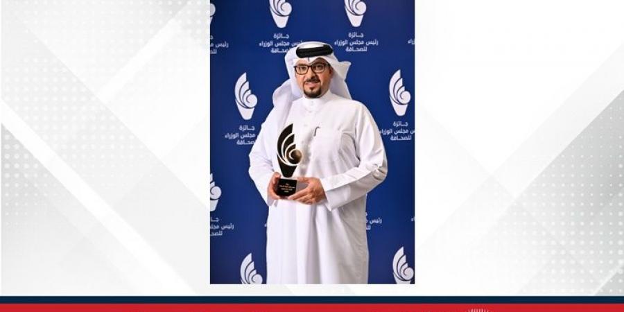 المصور سلطان الحداد يفوز بجائزة رئيس مجلس الوزراء للصحافة لأفضل صورة صحفية بعنوان: "شمس عرفة تنساب قطرة بين يدي حاج" - الكويت الاخباري