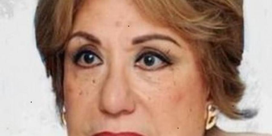 ورحلت سيدة المسرح العربى ..مديحة حمدى أول الحاضرين بمنزل الراحلة سمية أيوب لتجهيزها - الكويت الاخباري