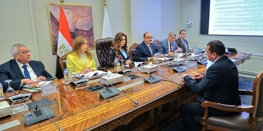 لجنة اختيار المتقدمين للوظائف القيادية الشاغرة بالتنمية المحلية تختتم مقابلاتها الشخصية لـ100 متقدم - الكويت الاخباري