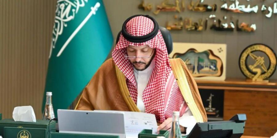 مُحافظ الطائف يطّلع على الخدمات المقدمة في مطار الطائف - الكويت الاخباري
