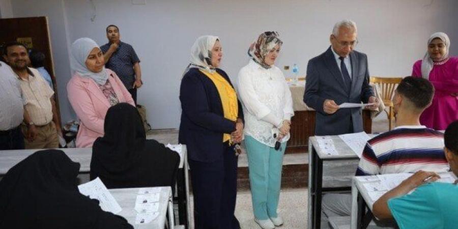 رئيس جامعة المنيا يتفقد الامتحانات: منع الهواتف ولا غش داخل اللجان - الكويت الاخباري