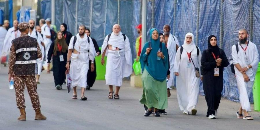 حُجِّاج بيت الله الحرام يتوافدون إلى مشعر منى لقضاء يوم التروية - الكويت الاخباري