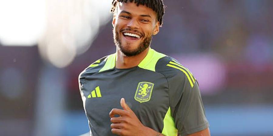 مدافع منتخب إنجلترا يمدد تعاقده مع أستون فيلا - الكويت الاخباري