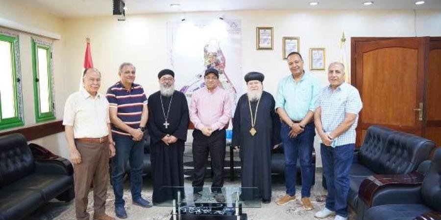 وفد من الكنيسة فى زيارة لجهاز سوهاج الجديدة للتهنئة بعيد الاضحى.. صور - الكويت الاخباري