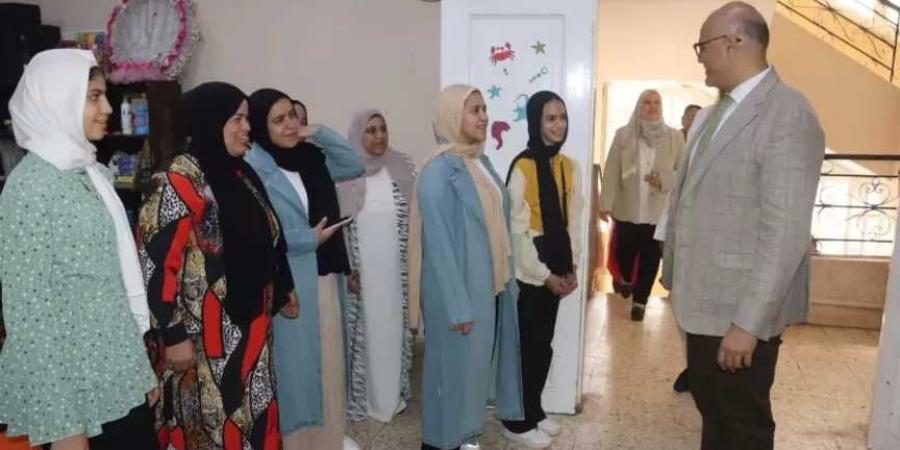 محافظ القليوبية يشارك فى رسم الفرحة بزيارة مؤسسات الأيتام بقليوب وشبرا الخيمة ويقدم لهم الهدايا والورود - الكويت الاخباري