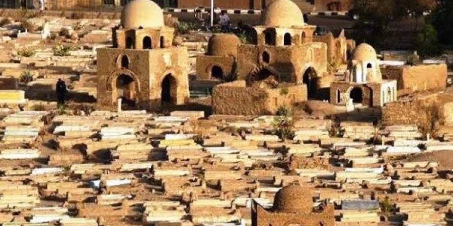 زيارة المقابر من العادات والطقوس المتوارثة لمواطني أسوان بعيد الأضحى.. ما السبب؟ - الكويت الاخباري