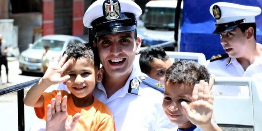 «بيصبح علينا العيد».. الداخلية تُشارك المواطنين الاحتفال بعيد الأضحى المبارك (فيديو) - الكويت الاخباري