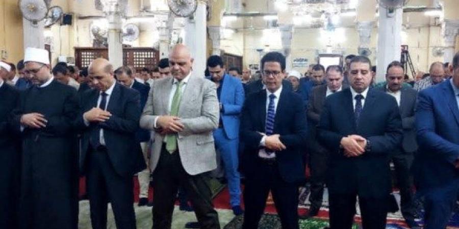 محافظ القليوبية ورئيس جامعة بنها يؤديان صلاة عيد الأضحى بمسجد ناصر - الكويت الاخباري
