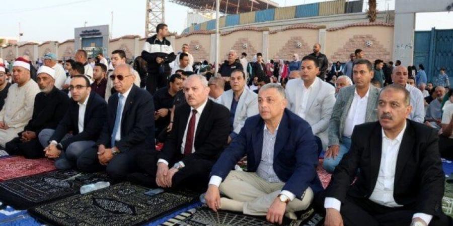 محافظ الإسماعيلية أدى شعائر صلاة عيد الأضحى المبارك بساحة "الملاعب المفتوحة " بحي ثان - الكويت الاخباري