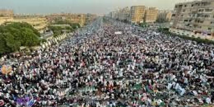 حكم وقوف النساء بجوار الرجال في صلاة العيد؟ الأزهر والإفتاء يحذران المُصلين - الكويت الاخباري