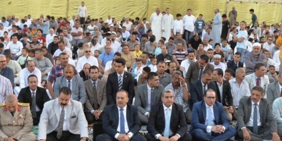 بساحة أرض الملاعب.. محافظ أسيوط يؤدي صلاة عيد الأضحى وسط حشود جماهيرية - الكويت الاخباري