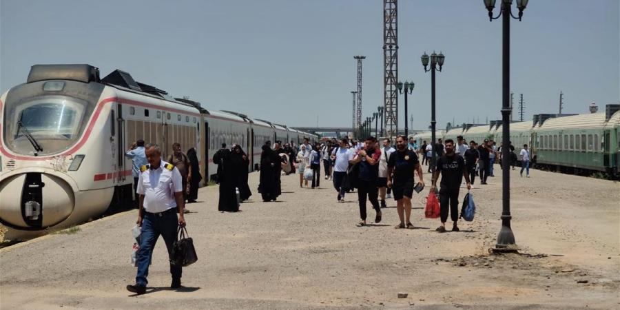 مشاهد من وصول قطارات الجماهير الرياضية من البصرة إلى بغداد - الكويت الاخباري