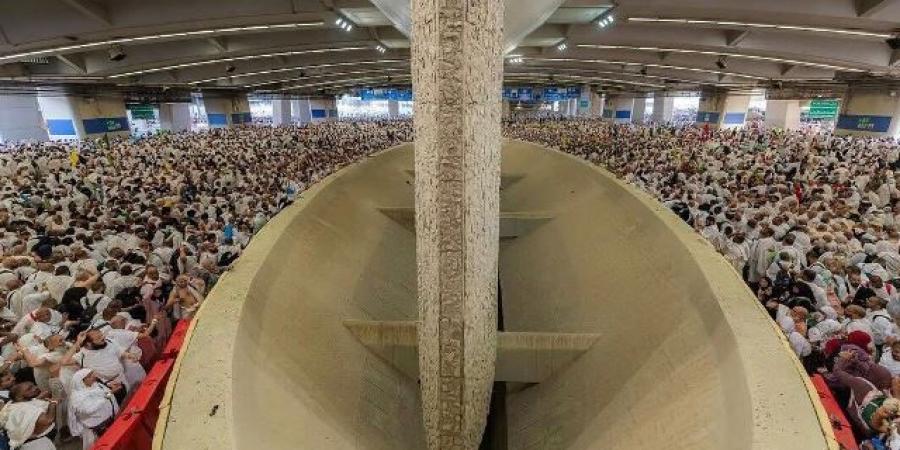 حجاج القرعة يواصلون رمي الجمرات خلال أيام التشريق - الكويت الاخباري