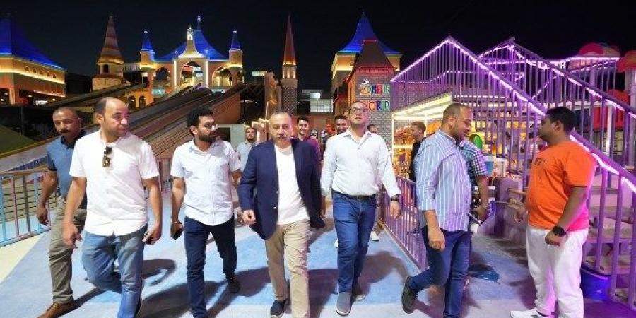 محافظ أسيوط يحتفل بالعيد على طريقته الخاصة.. أجرى رحلةللملاهي مع دار ايتام.. وشارك المواطنين الفرحة في نادي العاملين - الكويت الاخباري