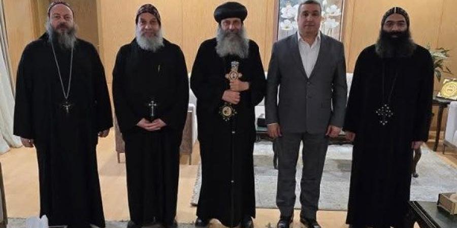 رئيس الدير المحرق يزور مديرية أمن أسيوط للتهنئة بالعيد - الكويت الاخباري