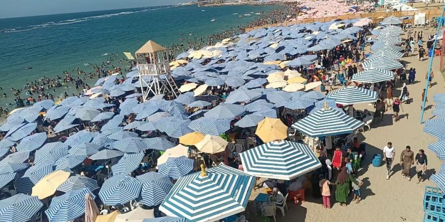 عدسة “الفجر” ترصد إقبال المصطافين على شواطىء الإسكندرية بأخر أيام عيد الأضحى المبارك - الكويت الاخباري