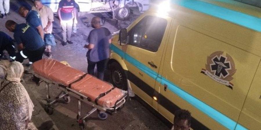 أمام محطة القطار الكهربائي.. إصابة 10 في حادث انقلاب ميكروباص على طريق بدر| صور - الكويت الاخباري