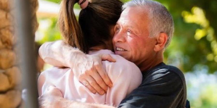 الملكة رانيا تهنئ الملك عبد الله بعيد ميلاده: “كيف لا أستند إلى قلبك ووطن بأكمله يستند إليك” - الكويت الاخباري