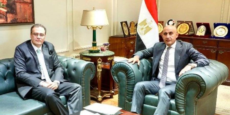 وزير التربية والتعليم ورئيس الجهاز المركزي للتنظيم والإدارة يتفقان على إعلان نتيجة مسابقة تعيين 20 ألف معلم مساعد للغة الإنجليزية - الكويت الاخباري