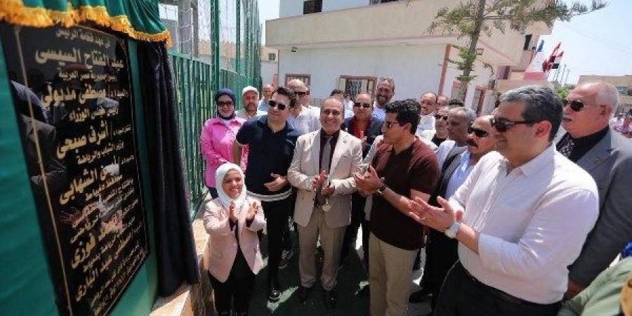 وزير الشباب والرياضة يفتتحان ملعب كرة القدم والمبنى الاجتماعي بنادي كفر سعد - الكويت الاخباري